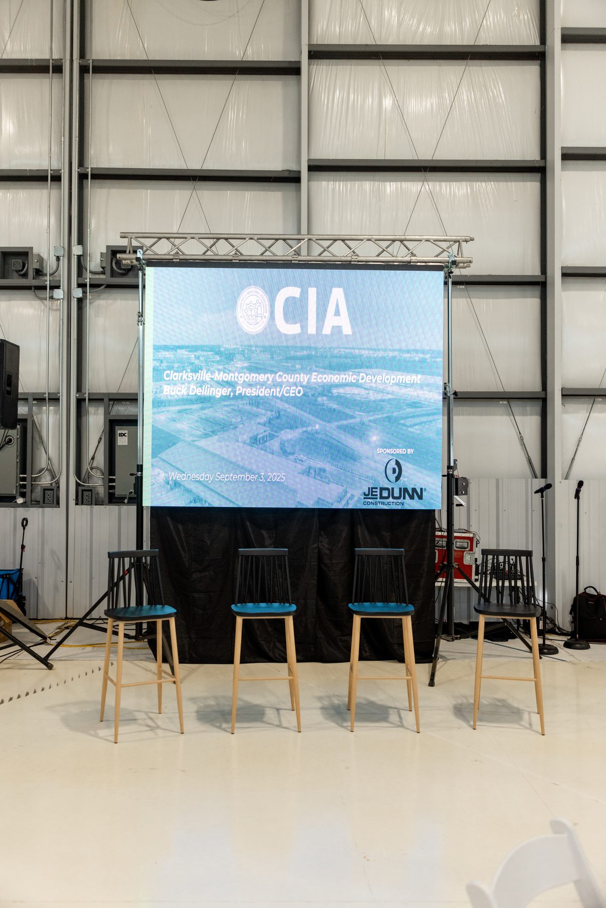Corporate presentation screen setup